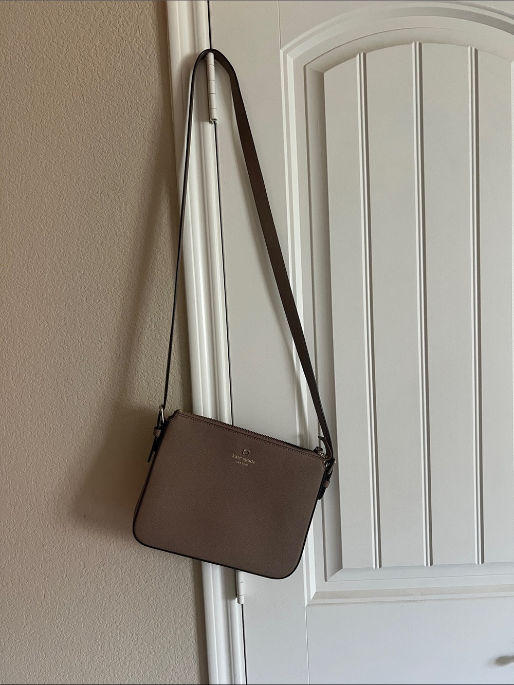 kate spade taupe brown leather crossbody - Picture 1 of 3